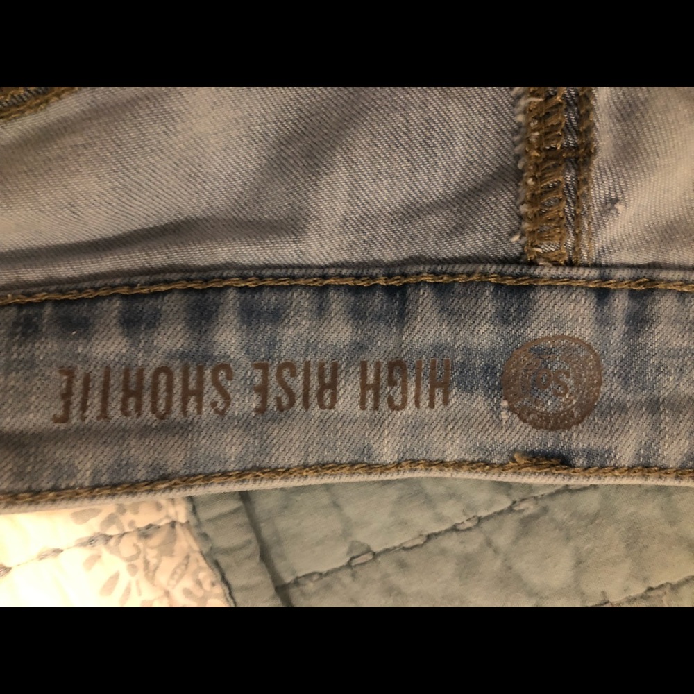 Shorts - Picture 3 of 4